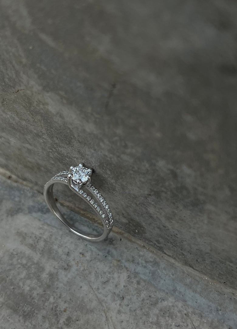 Three Stone Round Tapers